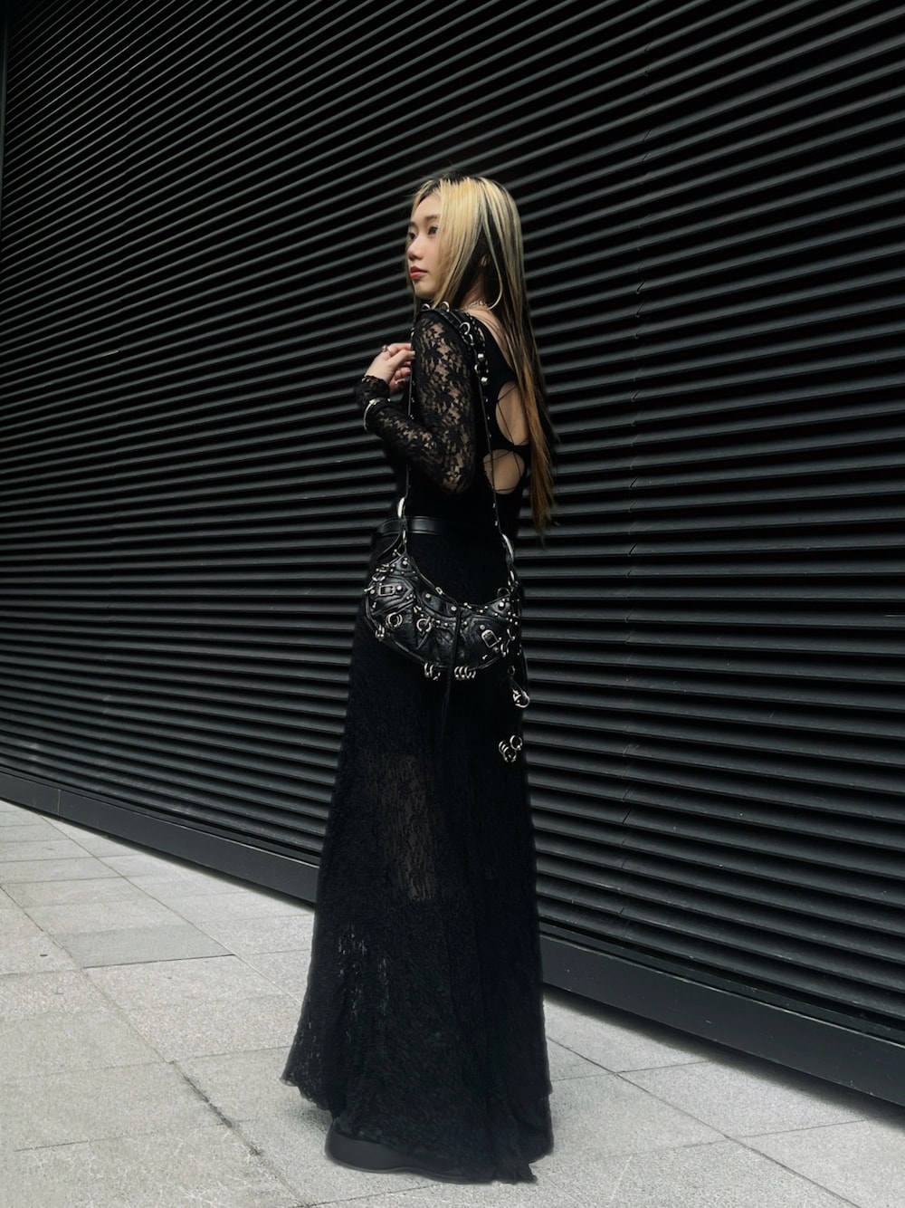 「最近のいい感じコーデ、Hong Kong、black、ZARA、BALENCIAGA」｜「BALENCIAGAのアイテム（バッグ、ブラック系）」を使った、sankilogram さん（レディース・166cm）の春コーディネートの1枚目の写真