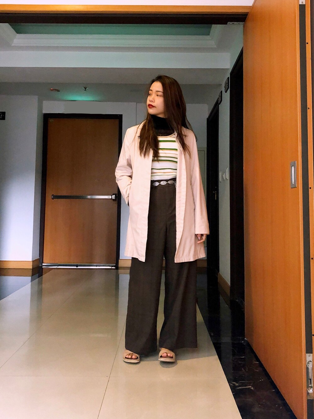 「girl、autumn、outfit、Kastane、NET、none、green、BROWN、beige、earthtone」｜「Kastaneのマルチボーダー7分袖チビニット（ニット/セーター、ホワイト系）」を使った、sasuiさん（レディース・164cm）の秋コーディネートの1枚目の写真