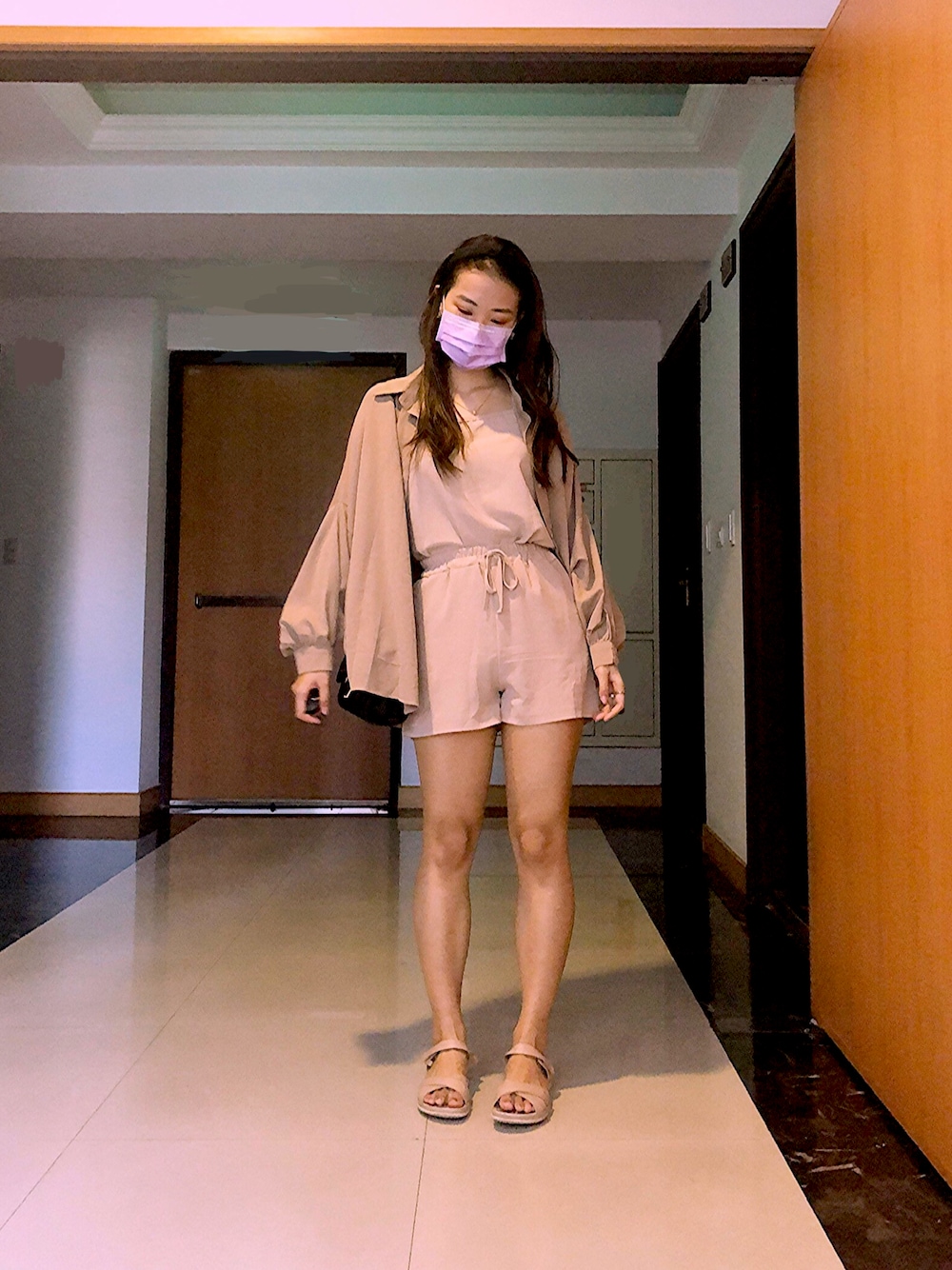 「girl、summer、outfit、beige、korea、handmade」｜「koreaのアイテム（Tシャツ/カットソー、ベージュ系）」を使った、sasuiさん（レディース・164cm）の秋コーディネートの1枚目の写真