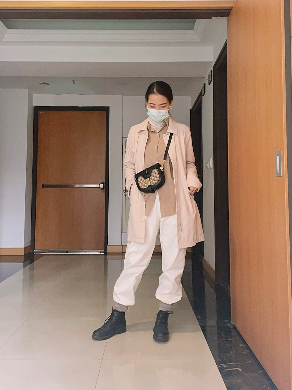 「girl、autumn、outfit、white、beige、black、NET、handmade、korea、Samansa Mos2」｜「koreaのアイテム（Tシャツ/カットソー、ベージュ系）」を使った、sasuiさん（レディース・164cm）の秋コーディネートの1枚目の写真