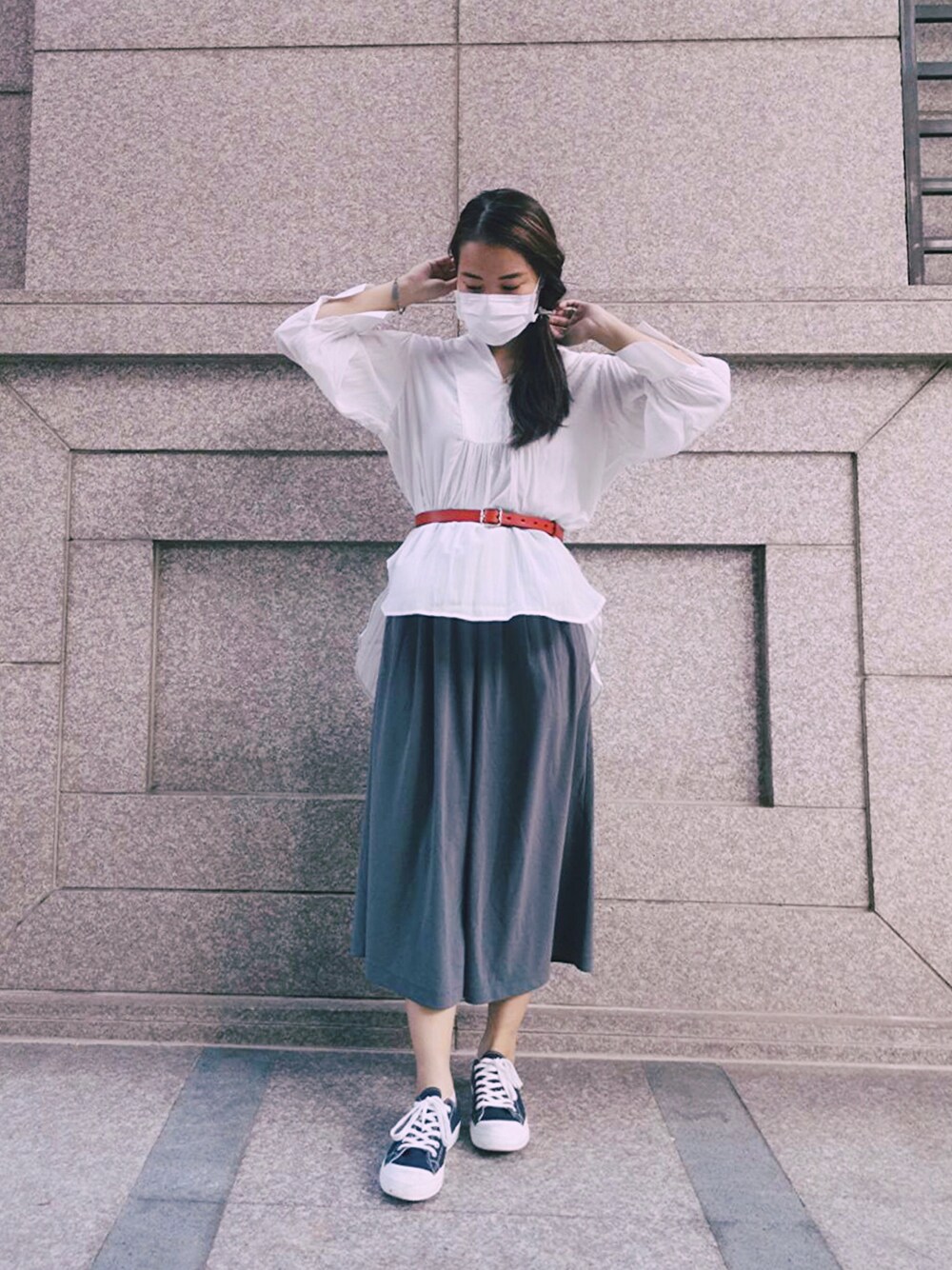 「girl、white、gray、UNIQLO、Green Parks、無印良品」｜「Green　Parksのフレアブラウス＊（Tシャツ/カットソー、ホワイト系）」を使った、sasuiさん（レディース・164cm）の夏コーディネートの1枚目の写真