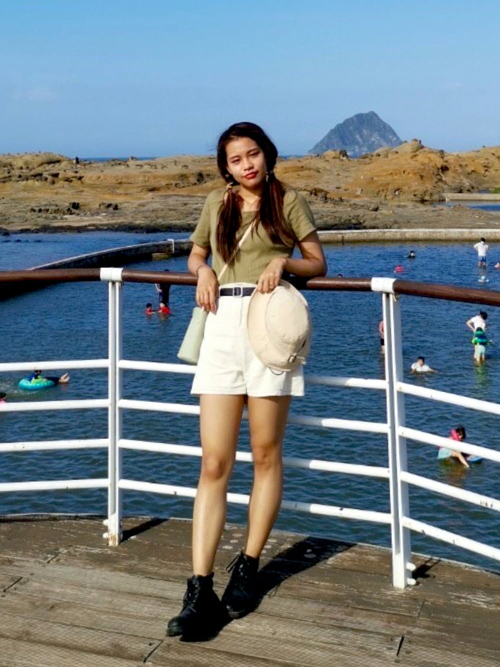 「summer、girl、white、green、black、UNIQLO、handmade」｜「UNIQLOのアイテム（トップス、グリーン系）」を使った、sasuiさん（レディース・164cm）の秋コーディネートの1枚目の写真
