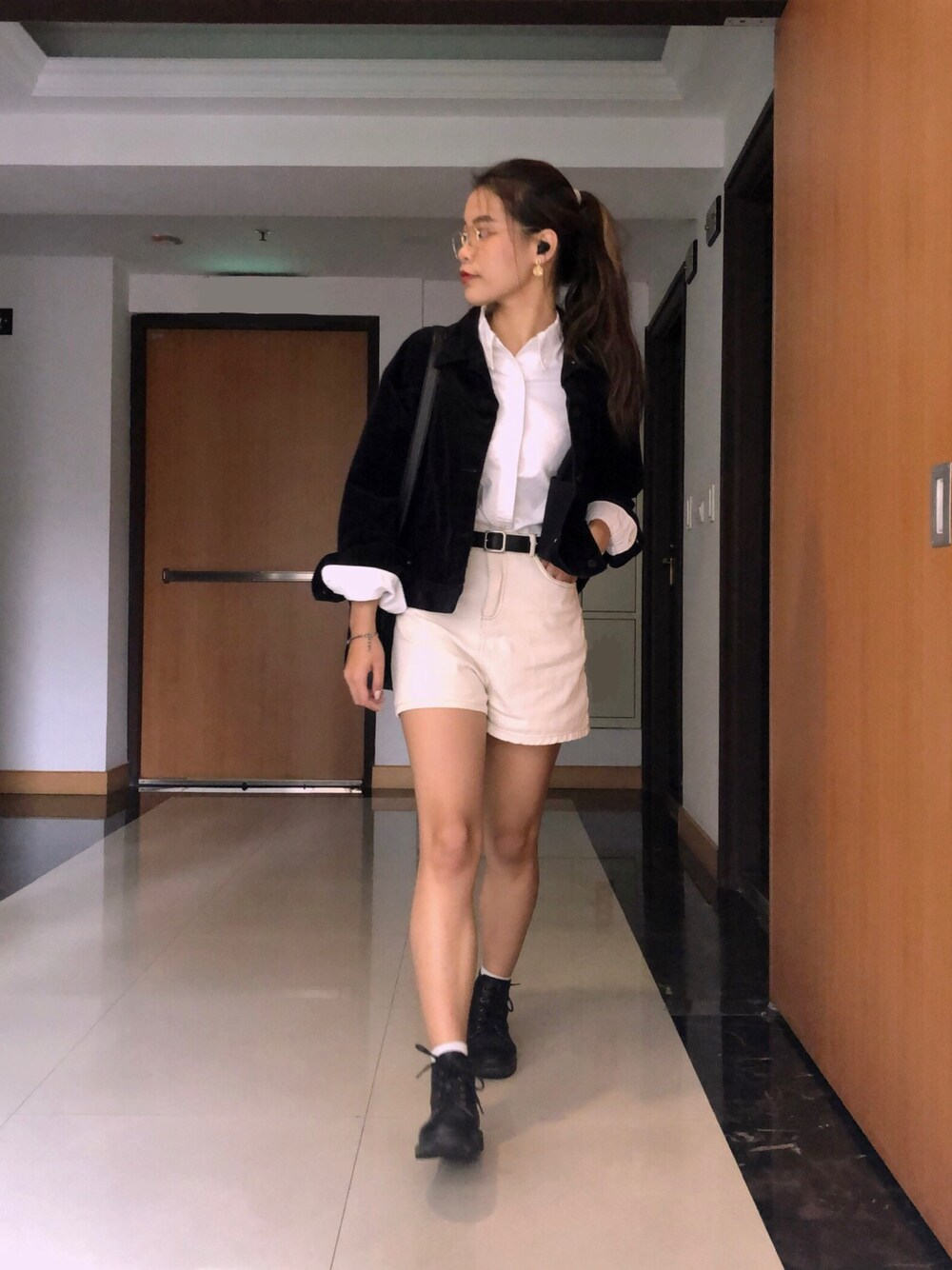 「girl、autumn、outfit、NET、UNIQLO、korean、white、blue」｜「NETのアイテム（トップス、ホワイト系）」を使った、sasuiさん（レディース・164cm）の秋コーディネートの1枚目の写真