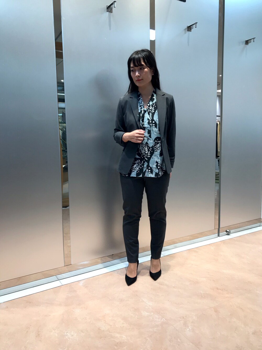「ナラカミーチェ、ブラウス、大人コーデ、オフィススタイル」｜「NARACAMICIEのアイテム（シャツ/ブラウス、ブルー系）」を使った、na.hさん（レディース・157cm）の冬コーディネートの1枚目の写真