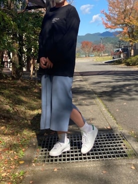 「ブルーワンピース」｜「アイテム（スニーカー）」を使った、かっぴさん（レディース・161cm）の秋コーディネート