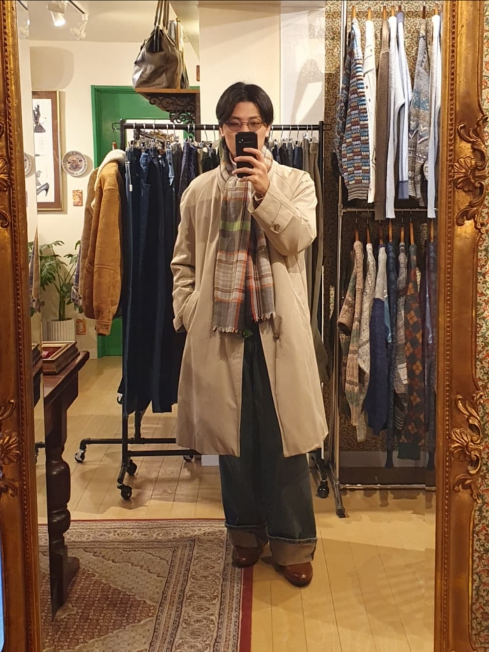 Aquascutumのチェスターコートを使った人気ファッションコーディネート