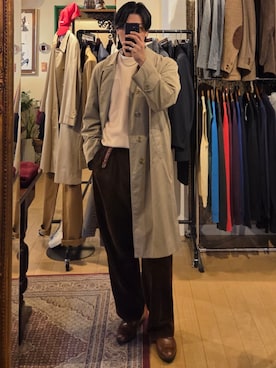 BURBERRYのステンカラーコート（ベージュ系）を使った人気ファッション