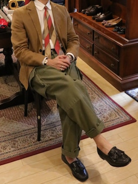 「FERRAGAMO（フェラガモ）のアイテム（ローファー、ブラウン系）」を使った、amenoishidatamiさん（メンズ・174cm）の春コーディネート