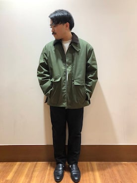 「ITEMS URBANRESEARCH（アイテムズ アーバンリサーチ）のアイテム（チノパンツ）」を使った、TORU OKIさん（メンズ・163cm）の秋コーディネート