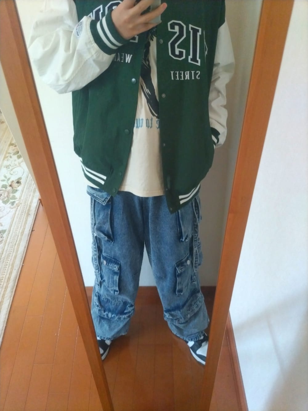 「カーゴデニム、ADRER、犬飼京、COLONY2139、VISIONSTREETWEAR、カジュアル、NIKE」｜「ADRERのparachute cargo pants denim / TR（カーゴパンツ、ブルー系）」を使った、Keigo1002さん（メンズ・169cm）の春コーディネートの1枚目の写真