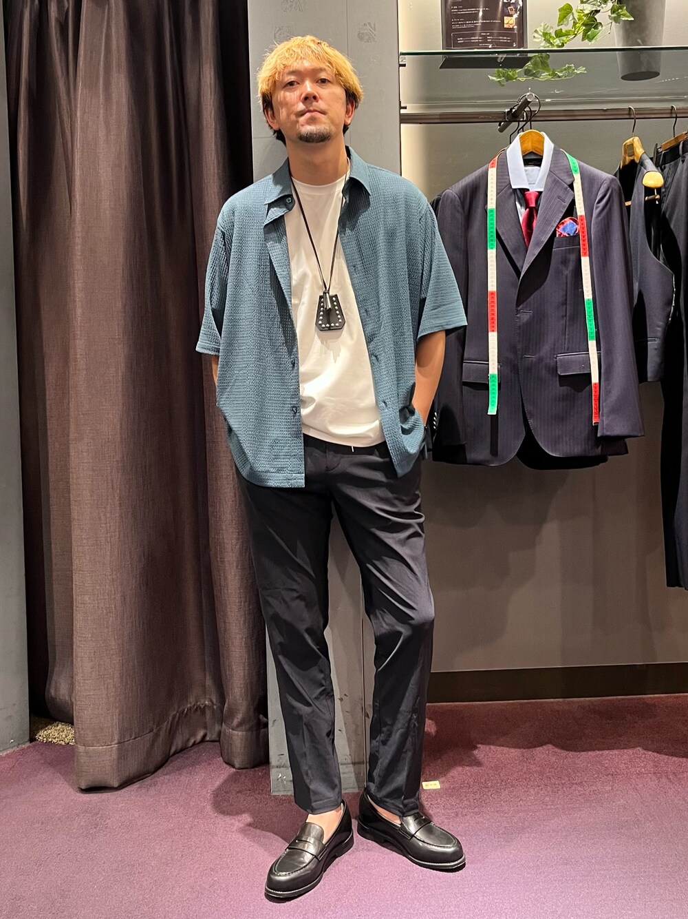 「シャツスタイル、シャツ、シャツコーデ、シアーシャツ、シアー、スラックス、スラックスパンツ、スラックスコーデ、ローファー、ローファーコーデ、abahouse」｜「ABAHOUSEの【常に適温 / 37.5 Technology】 1プリーツ イージーパンツ/ハイストレッチ イージーケア（その他パンツ、ブラック系）」を使った、kwbtさん（骨格ウェーブ・メンズ・176cm）の夏コーディネートの1枚目の写真