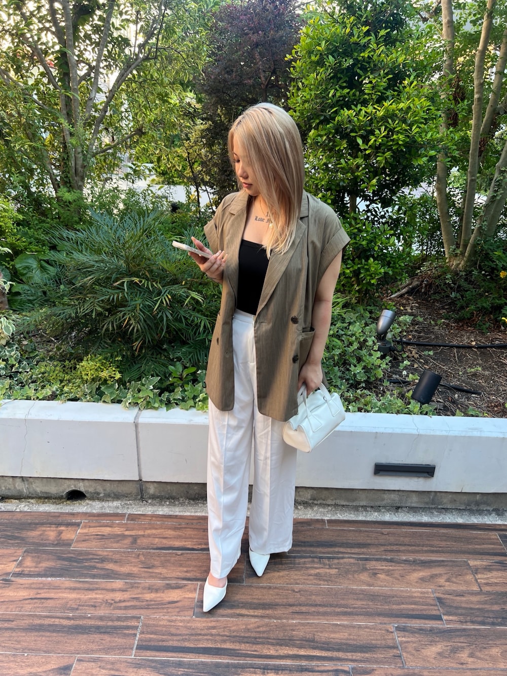 「ANAPのツイル ストレート パンツ（その他パンツ、ホワイト系）」を使った、Yukariさん（レディース・156cm）の夏コーディネートの1枚目の写真