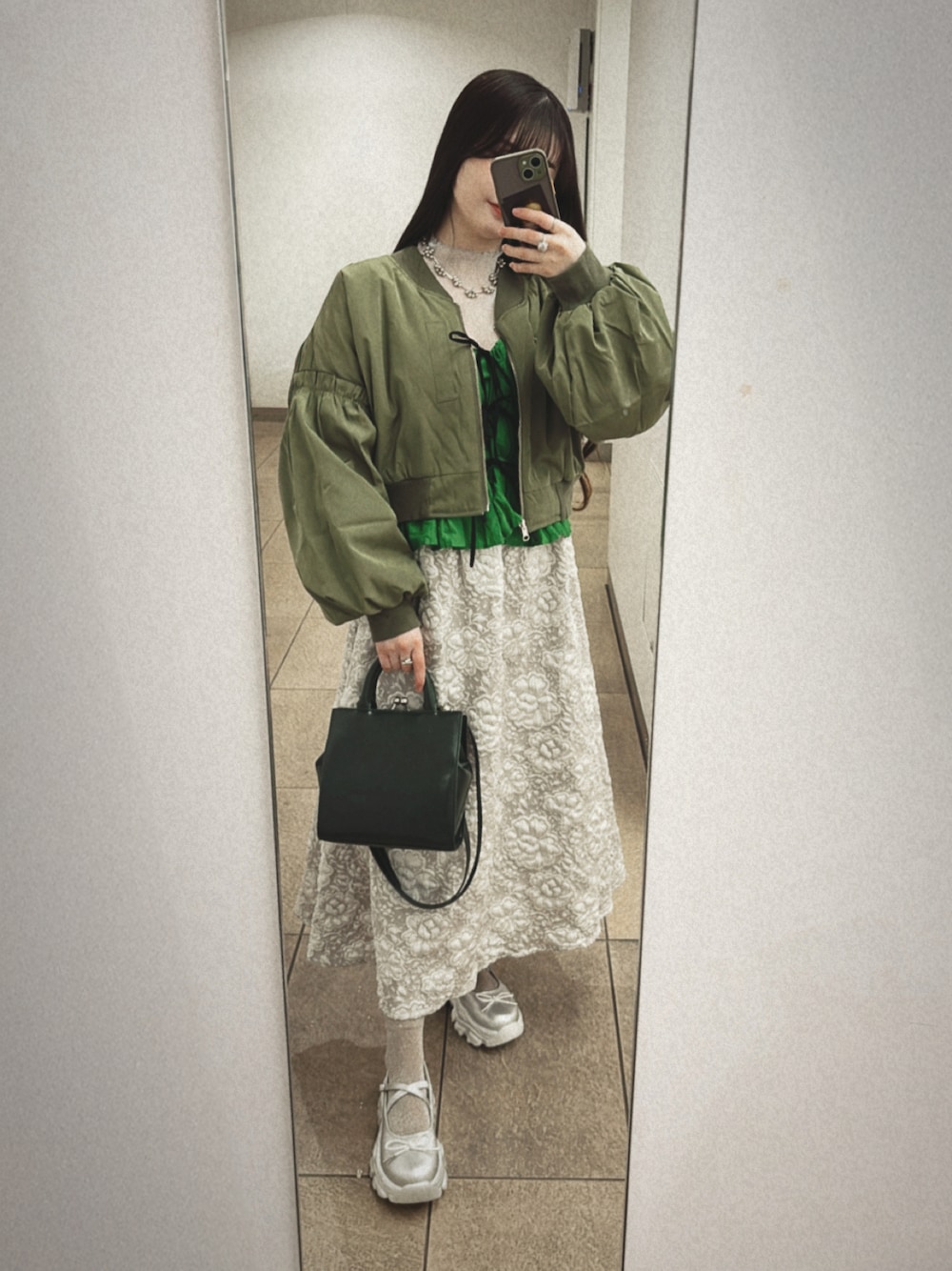「poppy、甘辛mix、shein、春コーデ」｜「POPPYのアイテム（MA-1、グリーン系）」を使った、HoshinoRさん（骨格ウェーブ・レディース・155cm）の春コーディネートの1枚目の写真