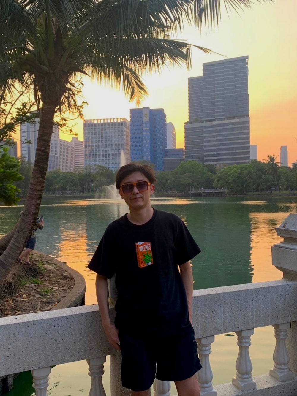 「HUFのアイテム（Tシャツ/カットソー、ブラック系）」を使った、chanom10さん（メンズ・168cm）の夏コーディネートの1枚目の写真