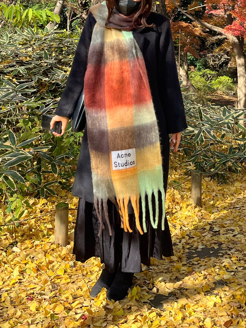 Acne Studiosのマフラー（オレンジ系）を使った人気ファッション
