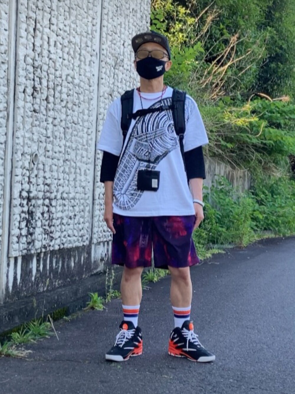 「スニーカー、スニーカーコーデ、スニーカー×靴下、ファミマ靴下、ショートパンツ、短パン、重ね着、バックパック、reebok、リーボック(Reebok)、ZARA、スポーツミックス、ストリート、ストリートコーデ、ストリートファッション」｜「👟リー ボック👟のアイテム（スニーカー、ブラック系）」を使った、reeboker99さん（メンズ・168cm）の春コーディネートの1枚目の写真