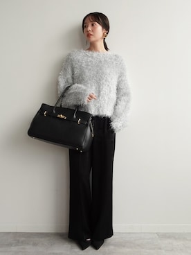 「サテンパンツ」｜「アイテム（ゴールド系）」を使った、minani.aさん（レディース・155cm）の冬コーディネート