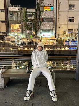 「アイテム（スウェットパンツ、ホワイト系）」を使った、Hikoさん（メンズ・173cm）の冬コーディネート