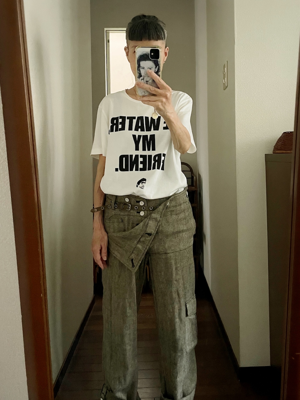 「白Tシャツ、パンツスタイル」｜「GUのアイテム（Tシャツ/カットソー、ホワイト系）」を使った、maiさん（レディース・146cm）の夏コーディネートの1枚目の写真