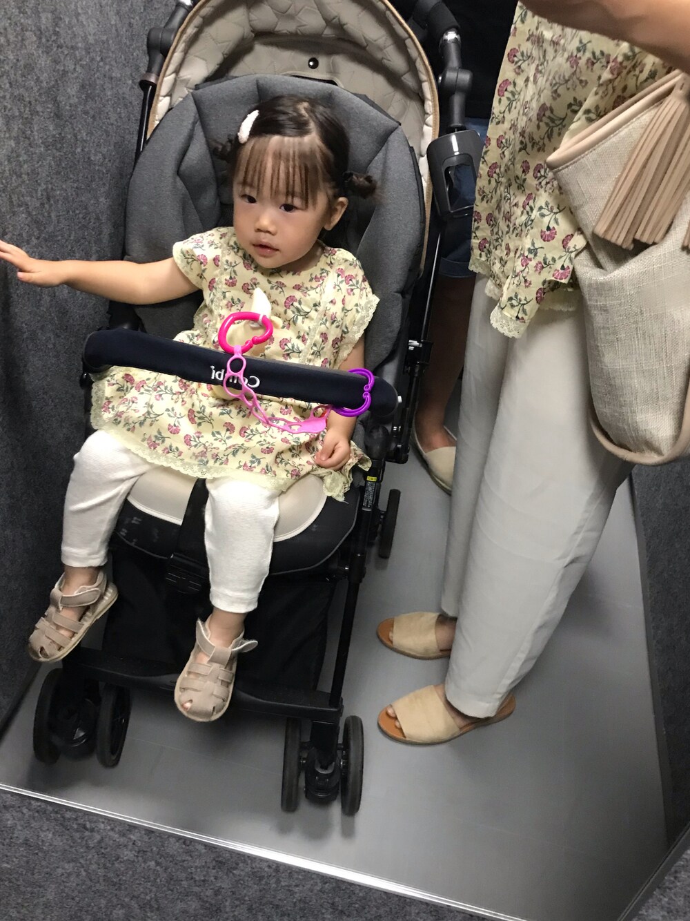 「親子コーデ、お揃いコーデ、プティマイン、プティマインリアン、ptite main、子供服、おしゃれさんと繋がりたい、おしゃれキッズ、Green Parks」｜「petit mainのアイテム（トップス、ベージュ系）」を使った、cohalu1118さん（レディース・80cm）の秋コーディネートの1枚目の写真
