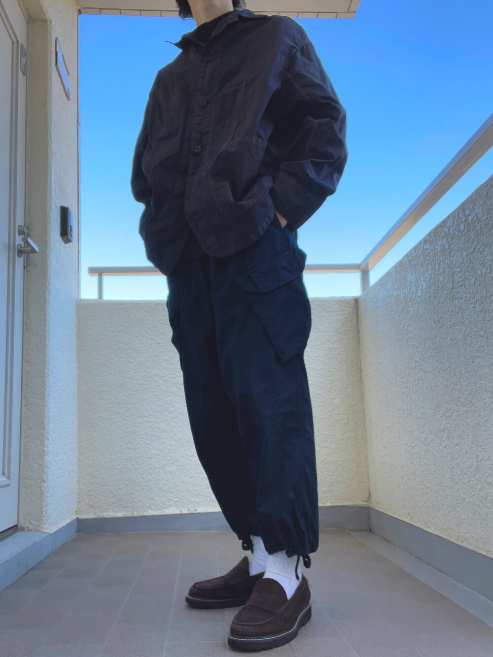 「冬、正月、大晦日、ミリタリー、シャツスタイル、おしゃれさんと繋がりたい、ワイドパンツ、ローファー、ローファー×靴下、マイベストコーデ2021、2022ss、ビッグシルエット、シンプル、きれいめカジュアル、レイヤードスタイル」｜「niko and...のチャンキーソールローファー（ローファー、ブラウン系）」を使った、ゆづき　さん（メンズ・172cm）の冬コーディネートの1枚目の写真