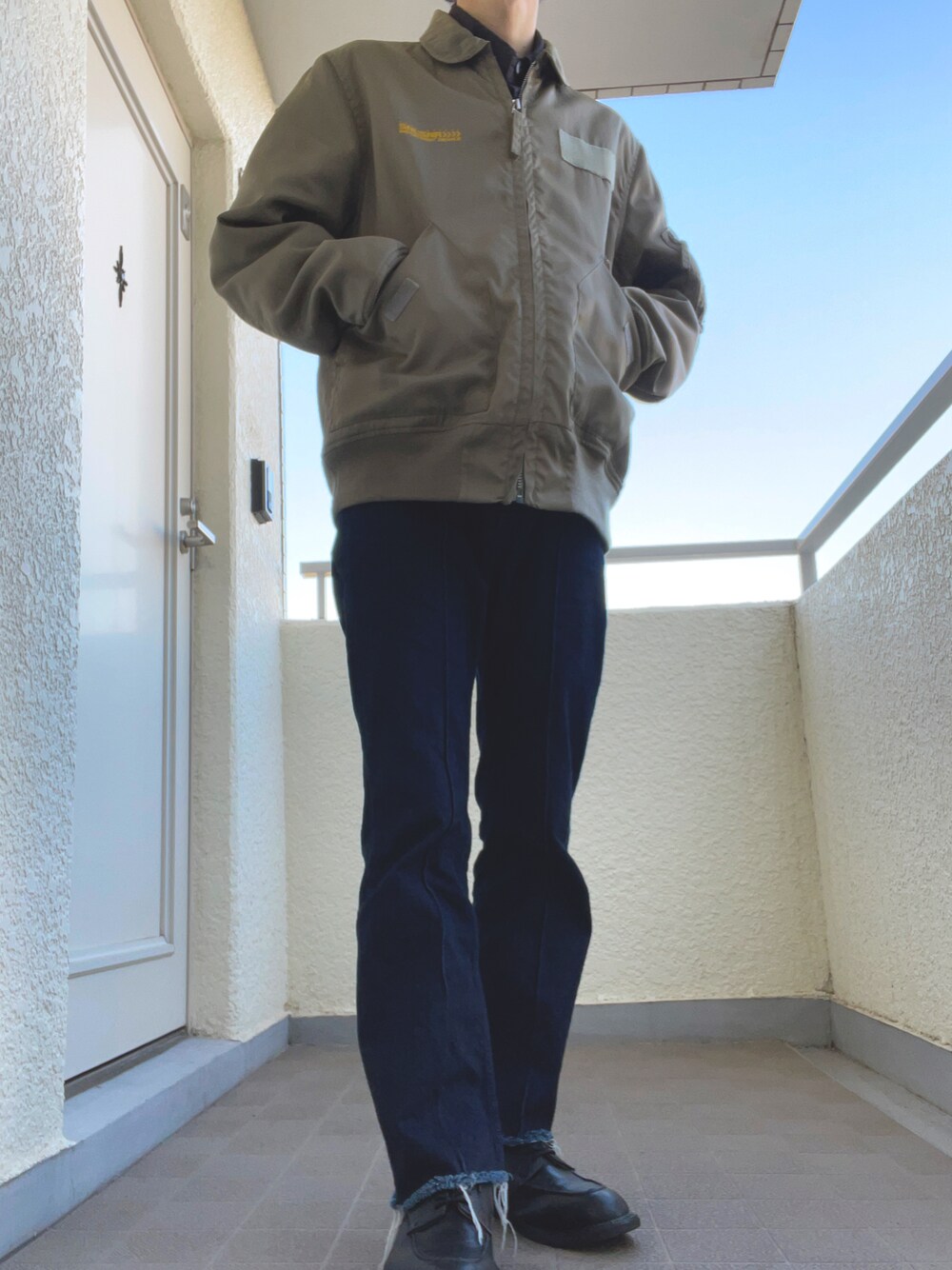 「秋冬コーデ、MA1、カットオフデニム、デニム、ユナイテッドアローズ、古着、アメカジ、ミリタリー、革靴、カジュアルコーデ、きれいめカジュアル、タイト、綺麗めカジュアル、ストレートデニム、MA-1」｜「niko and...のフェイクレザーUチップシューズ（その他シューズ、ブラック系）」を使った、ゆづき　さん（メンズ・172cm）の冬コーディネートの1枚目の写真