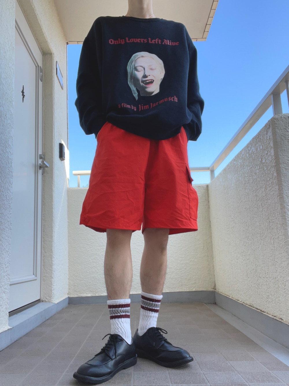 「wearhalloween2021、ショーツ、ハーフパンツ、秋冬コーデ、オーバーサイズ、ワコマリア、オレンジ、革靴、ストリートコーデ、ストリートMIX、スウェット、レザーパンツ、お洒落さんとつながりたい、革靴×靴下」｜「WACKO MARIAのアイテム（スウェット、ブラック系）」を使った、ゆづき　さん（メンズ・172cm）の秋コーディネートの1枚目の写真