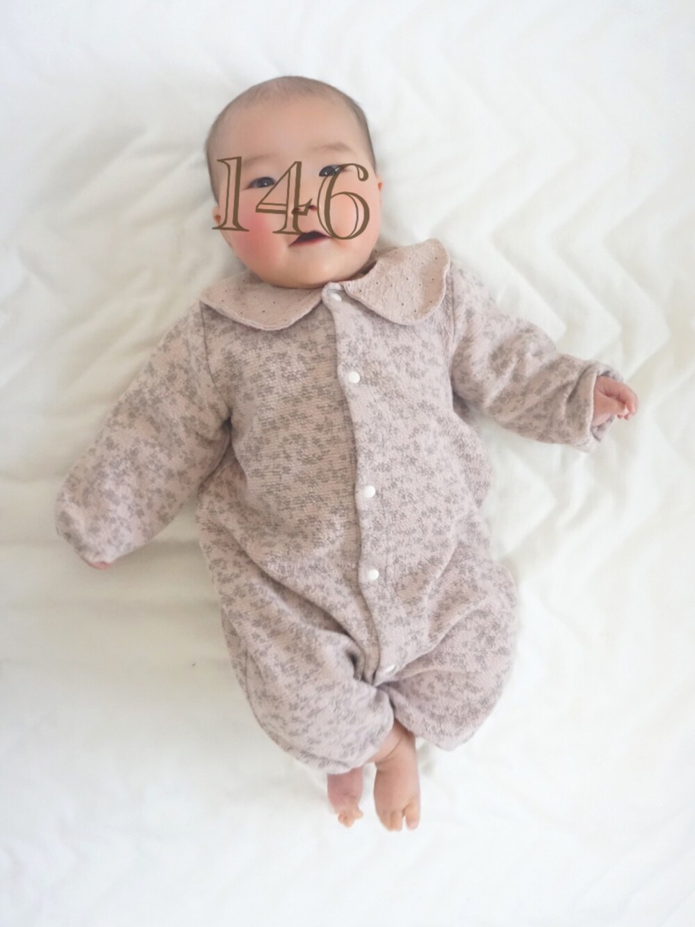 「キッズコーデ、ベビーコーデ、ロンパース、女の子、おんなのこ、０歳、花柄」｜「tete a teteのアイテム（ロンパース、ピンク系）」を使った、fufumaさん（キッズ・70cm）の冬コーディネートの1枚目の写真