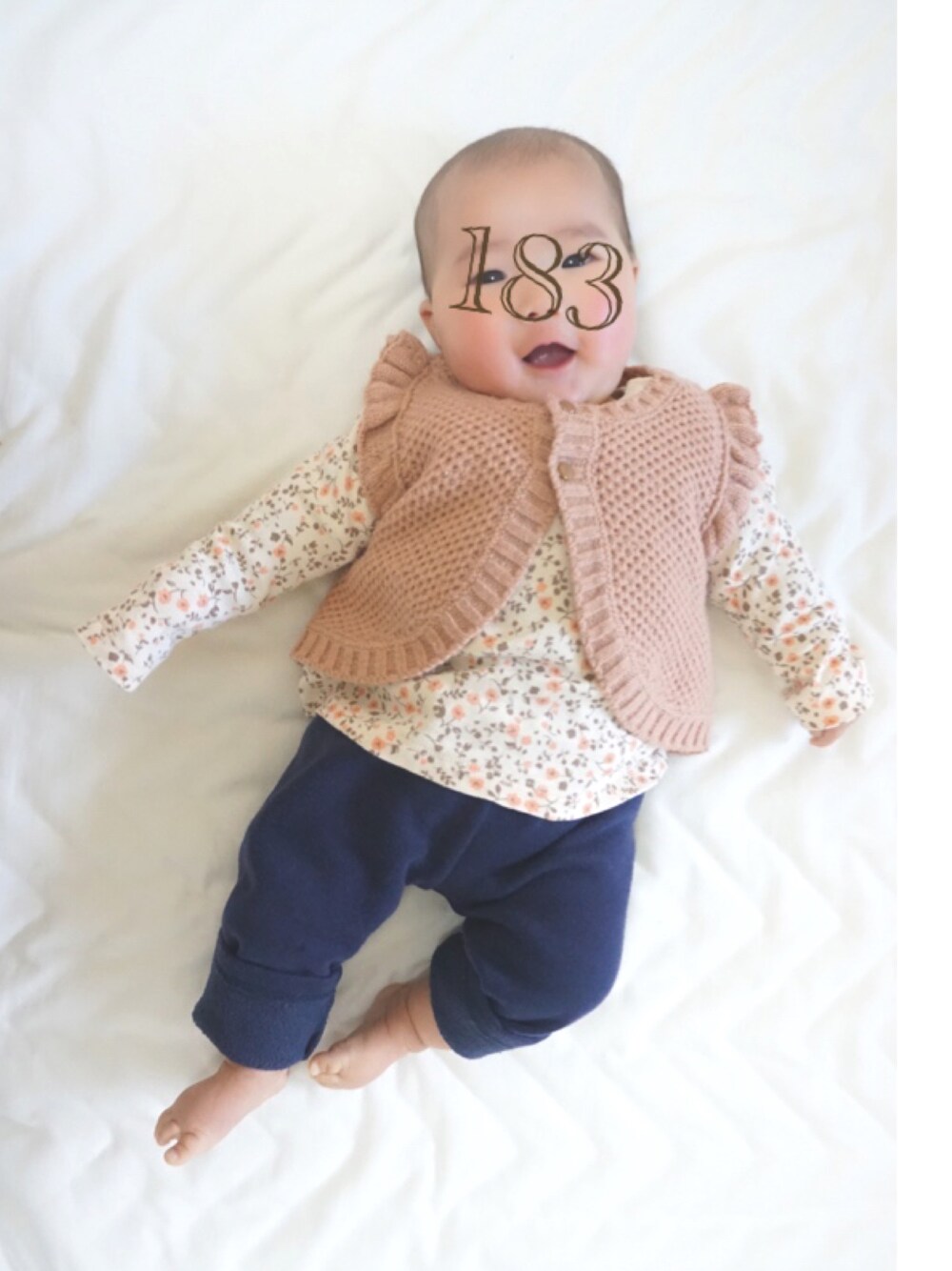 「キッズコーデ、ベビーコーデ、ベビー、女の子、おんなのこ、０歳、５ヶ月」｜「petit mainのアイテム（ベスト、ピンク系）」を使った、fufumaさん（キッズ・70cm）の冬コーディネートの1枚目の写真