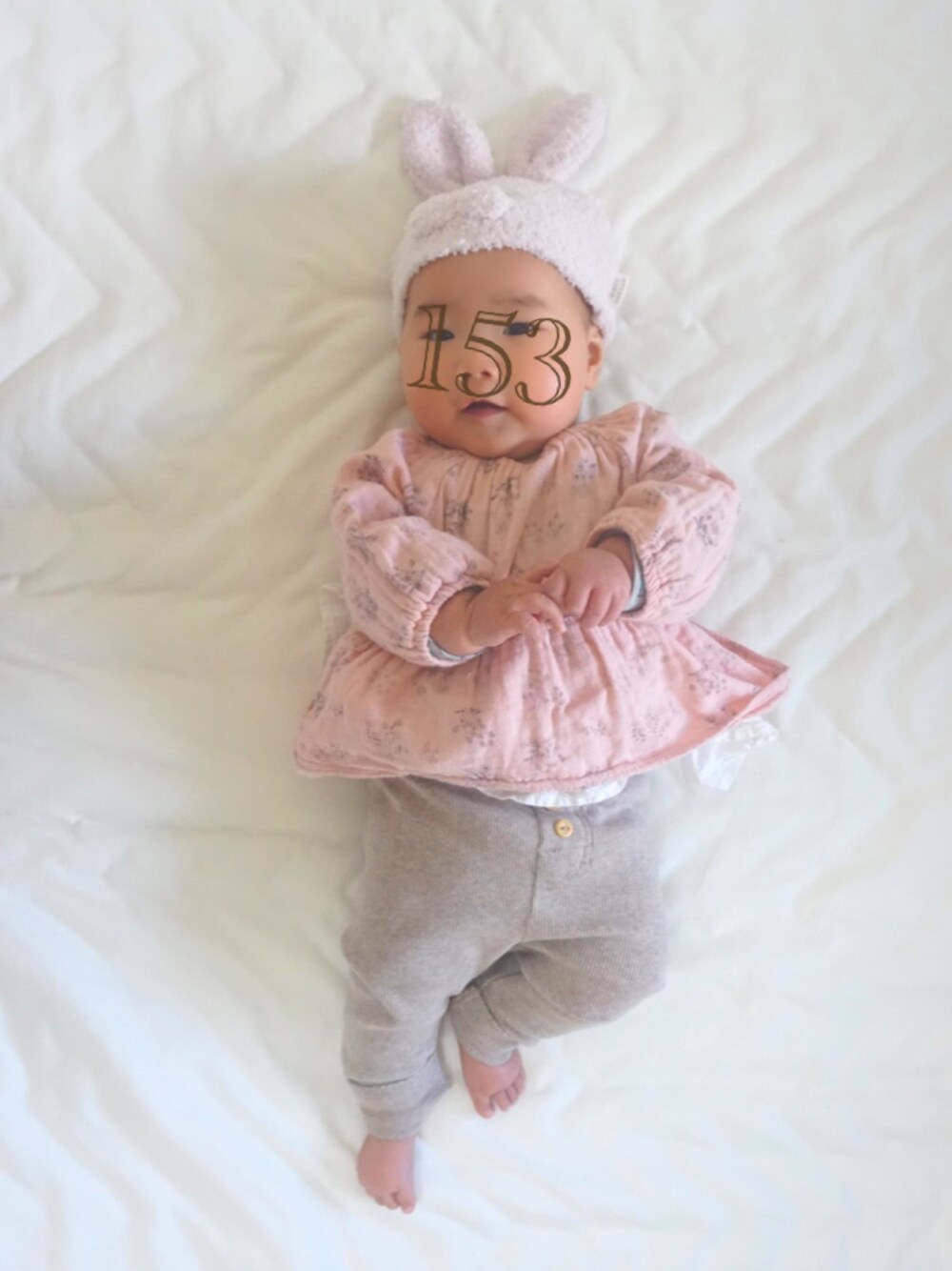 「キッズコーデ、ベビーコーデ、女の子、女の子コーデ、むすめ服、０歳、５ヶ月」｜「petit mainのアイテム（トップス、ピンク系）」を使った、fufumaさん（キッズ・70cm）の冬コーディネートの1枚目の写真
