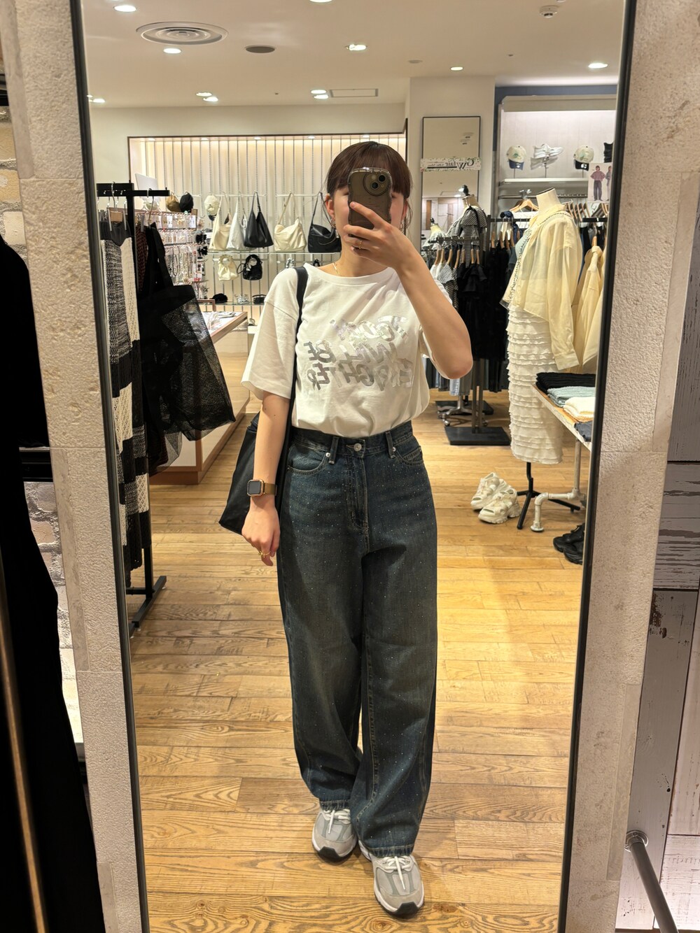 「LOWRYS FARM、夏コーデ、デニム、カジュアルコーデ」｜「LOWRYS FARMのビジューデニムパンツ　115247（デニムパンツ、ブルー系）」を使った、chipiさん（骨格ストレート・レディース・158cm）の春コーディネートの1枚目の写真