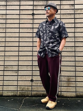 「SENSE OF PLACE by URBAN RESEARCH（センスオブプレイスバイアーバンリサーチ）のアイテム（シャツ/ブラウス、パープル系）」を使った、カツキイサムさん（メンズ・175cm）の秋コーディネート