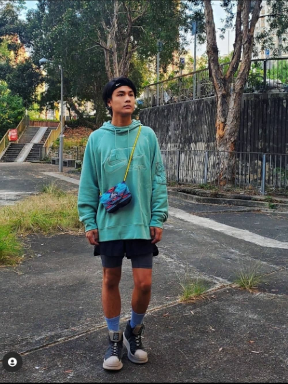 「NIKEのアイテム（その他トップス、グリーン系）」を使った、Lee Wing Heiさん（メンズ・175cm）の冬コーディネートの1枚目の写真