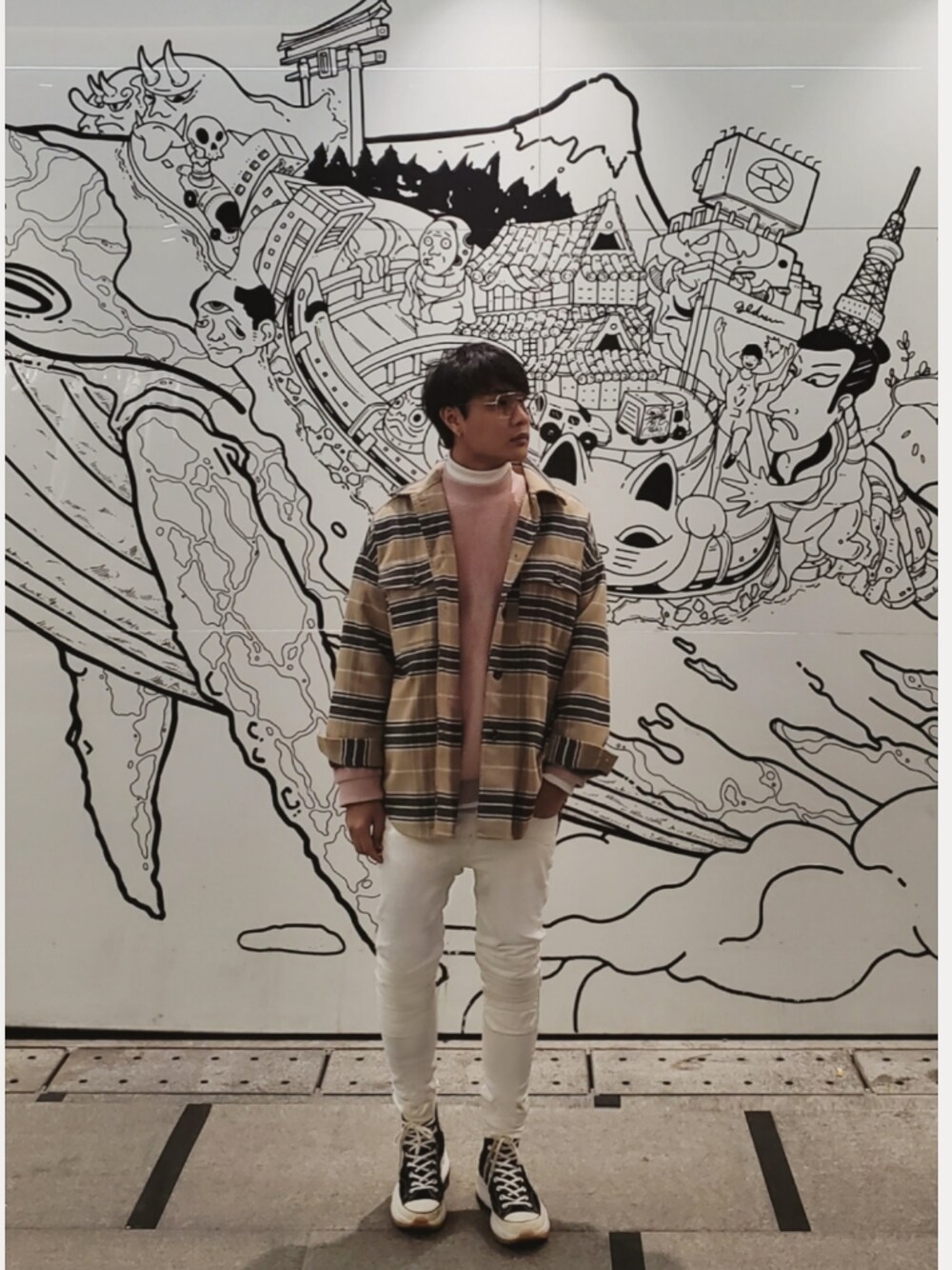 「GUのアイテム（シャツ/ブラウス、ベージュ系）」を使った、Lee Wing Heiさん（メンズ・175cm）の冬コーディネートの1枚目の写真