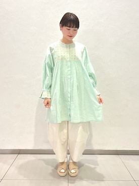 「刺繍」｜「アイテム（チュニック）」を使った、かわもと𓃟さん（レディース・153cm）の春コーディネート