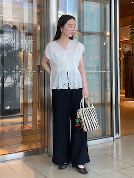 「Atelier TOMORROWLAND（アトリエトゥモローランド）のAtelier TOMORROWLAND LOTUS STRIPE ハンドバッグ（かごバッグ、ベージュ系）」を使った、Kato_TOMORROWLANDさん（レディース・158cm）の夏コーディネート