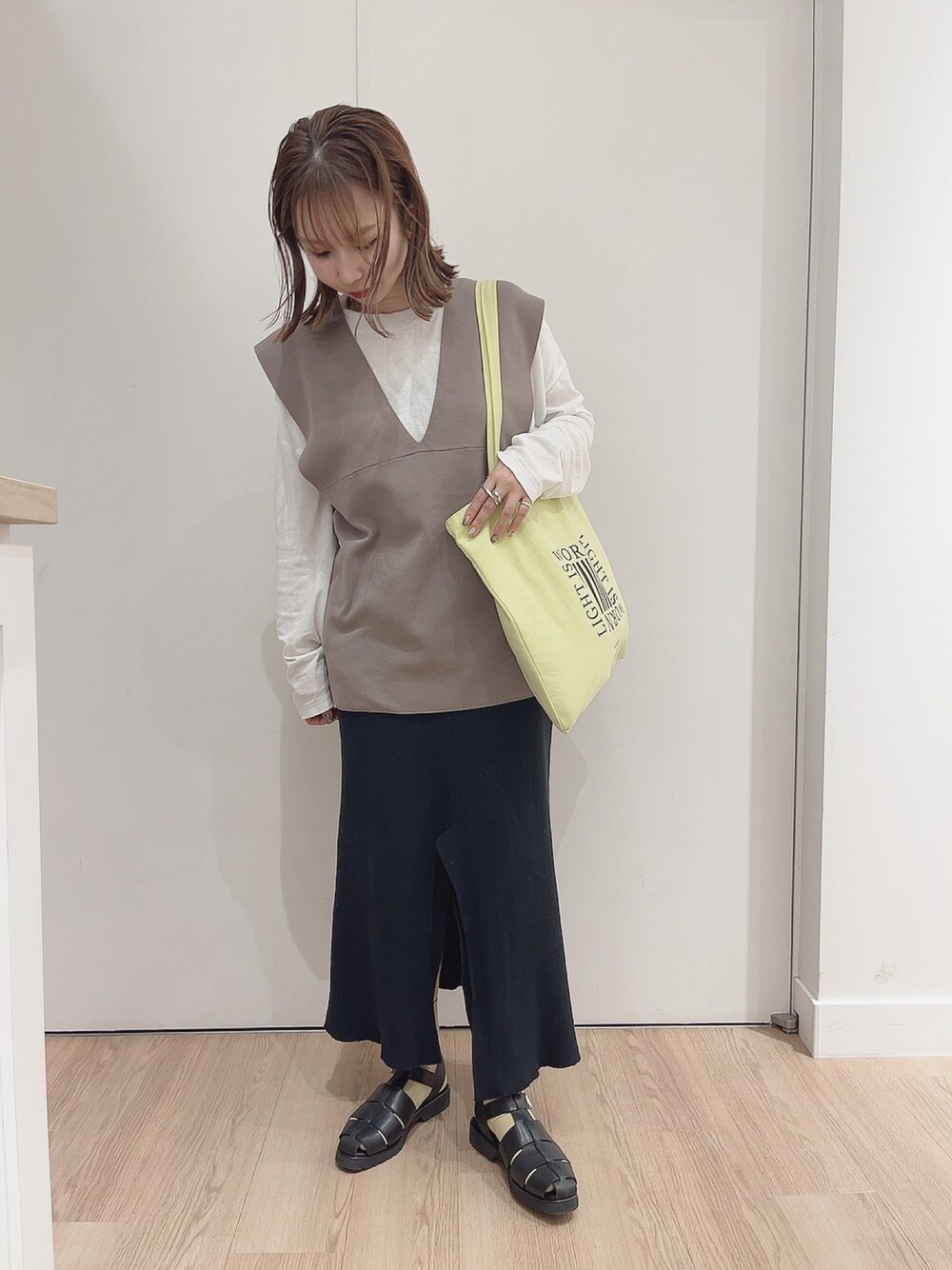 「ロングスカート、低身長コーデ、ベスト、グルカサンダル、オリエンタルトラフィック、ORiental TRaffic(ORiental TRaffic)、春コーデ、カラーソックス、ゆるコーデ、ボブ女子、ビューティ&ユース、いいね、save、フォローお願いします🤑、お洒落さんとつながりたい」｜「ORiental TRafficの【WEB先行予約】2月上旬発売予定★ワイドベルトグルカシューズ（シューズ、ブラック系）」を使った、hana___さん（レディース・153cm）の春コーディネートの1枚目の写真