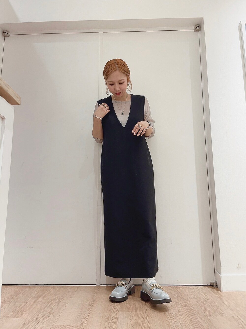 「秋服準備はじめました、大人女子、シンプルコーデ、低身長女子、ワンピーススタイル、ローファー、厚底シューズ、オリエンタルトラフィック、ORiental TRaffic(ORiental TRaffic)、ootd、お洒落さんとつながりたい、カジュアルコーデ、初秋コーデ」｜「CAPRICIEUX LE'MAGEのVネックIラインジャンスカ（ワンピース、ブラック系）」を使った、hana___さん（レディース・153cm）の秋コーディネートの1枚目の写真