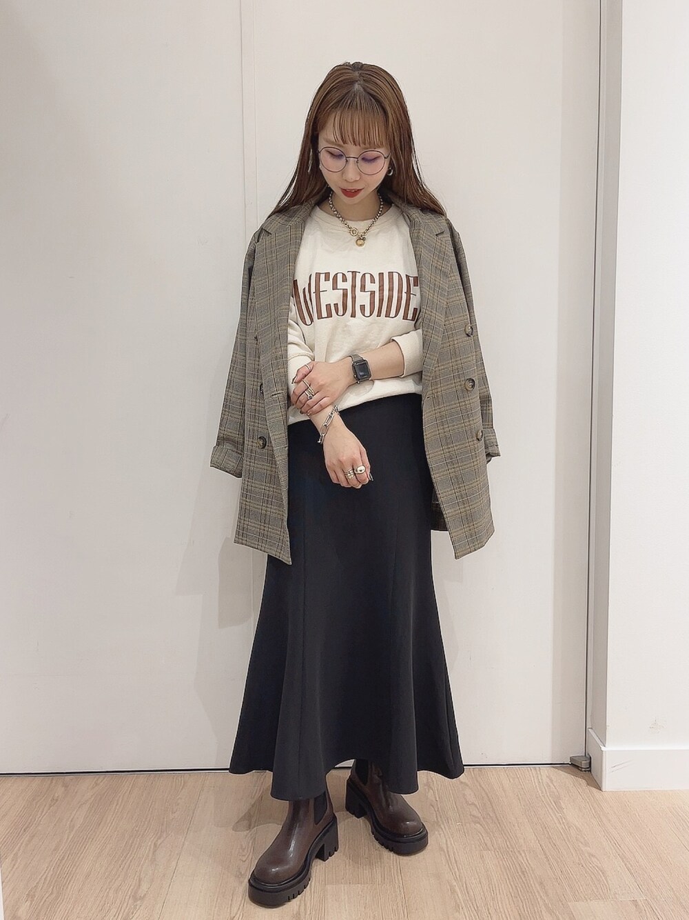 「大人カジュアル、カジュアル、オリエンタルトラフィック、ORiental TRaffic(ORiental TRaffic)、低身長女子、スカート、マーメイドスカート、ブーツ、チェルシーブーツ、サイドゴアブーツ、ゴールドアクセ、ジャケットスタイル、いいね、save、フォローお願いします🤑」｜「mysticのストレッチマーメイドスカート（スカート、ブラック系）」を使った、hana___さん（レディース・153cm）の冬コーディネートの1枚目の写真