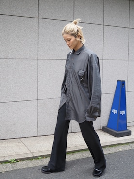 「LA PEAU DE GEM（ラポドゥジェム）の【LA PEAU DE GEM】micro collar shirt/マイクロカラーシャツ（シャツ/ブラウス、ブラック系）」を使った、sari_lpdgemさん（レディース・158cm）の夏コーディネート