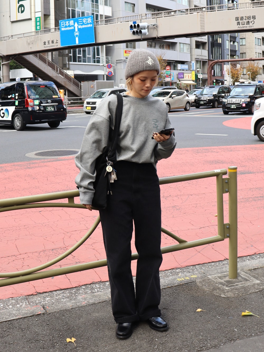 LA PEAU DE GEMのスウェットを使った人気ファッションコーディネート