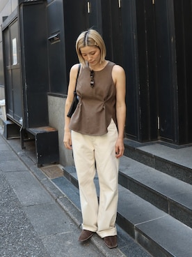 「LA PEAU DE GEM（ラポドゥジェム）の【LA PEAU DE GEM】tuck c/n tops/ タッククルーネックトップス（その他トップス、ブラウン系）」を使った、sari_lpdgemさん（レディース・158cm）の夏コーディネート