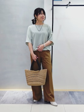 「INDIVI（インディヴィ）の【洗える／メッシュ素材／SETUP可能】ワイドパンツ（その他パンツ、イエロー系）」を使った、TOMOMIさん（レディース・153cm）の夏コーディネート