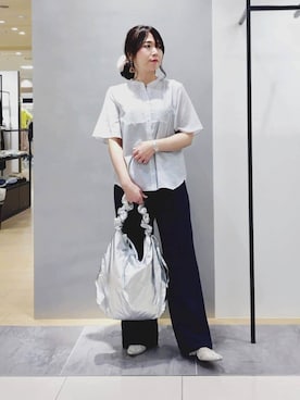 「INDIVI（インディヴィ）の【洗える】シアーシャンブレーピンタックブラウス（シャツ/ブラウス、ホワイト系）」を使った、TOMOMIさん（レディース・153cm）の夏コーディネート