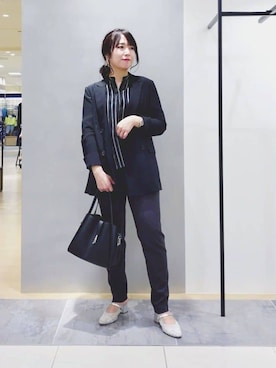「INDIVI（インディヴィ）の【褒められパンツ／洗える】ウエストゴムタックテーパードパンツ（その他パンツ、ブラック系）」を使った、TOMOMIさん（レディース・153cm）の夏コーディネート