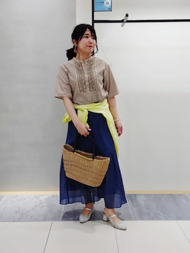 「INDIVI（インディヴィ）の【洗える／きれいめ】デニム風シアーティアードスカート（スカート、ブルー系）」を使った、TOMOMIさん（レディース・153cm）の夏コーディネート