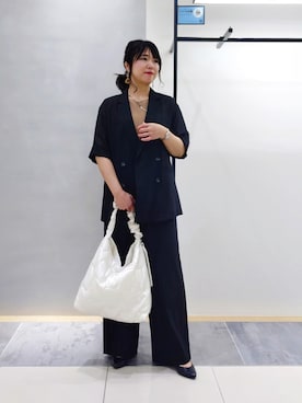 「INDIVI（インディヴィ）の【褒められパンツ／洗える】ウエストゴムワイドタックパンツ（その他パンツ、ブラック系）」を使った、TOMOMIさん（レディース・153cm）の夏コーディネート