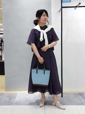「INDIVI（インディヴィ）の【接触冷感/洗える】シアーシャンブレーピンタックブラウス（シャツ/ブラウス、ブラウン系）」を使った、TOMOMIさん（レディース・153cm）の夏コーディネート