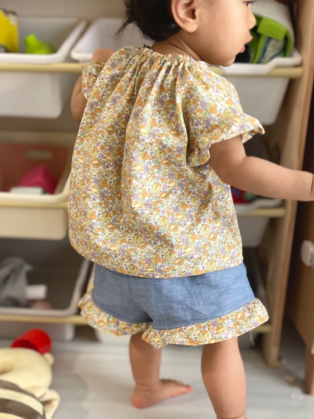 「80cm、90cm、０歳、1歳、おんなのこ、キッズファッション、ハンドメイド」｜「Handmadeの80cm（Tシャツ/カットソー、イエロー系）」を使った、MON ANGEさん（キッズ・80cm）の秋コーディネートの1枚目の写真