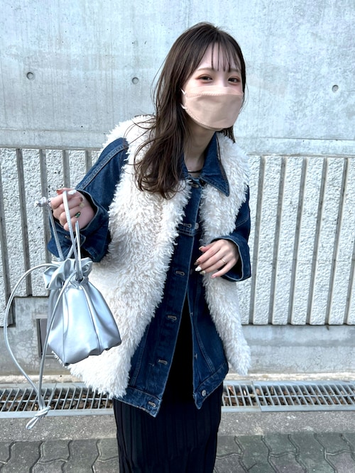 とらまめ(りなぎ)さんのベスト「【2023AW新色登場・お気に入り登録者数3.7万人突破】アソートファーベスト(tiptop|ティップトップ)」を使ったコーディネート